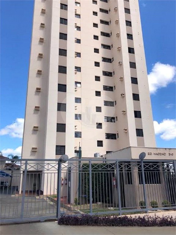Apartamento no Condomínio Residencial Hadad.
