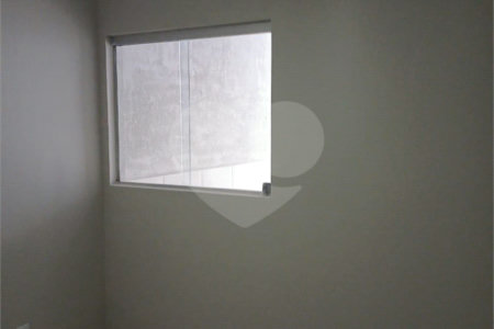 Casa de Vila à venda com 3 quartos, sendo 1 suíte, em Jardim Wanel Ville V, Sorocaba, SP
