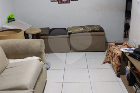 Casa à venda com 3 quartos, sendo 1 suíte, em Jardim Cris, São Paulo, SP