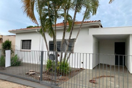 Casa térrea no Centro de Araraquara/SP, com 3 dormitórios, sendo 1 suíte