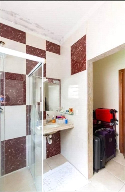 Sobrado à venda no Ipiranga de 140m² com 4 suítes e 3 vagas.