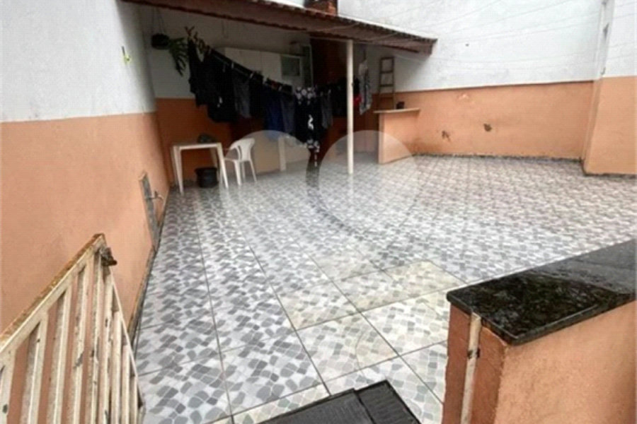 Casa à venda com 3 quartos, sendo 2 suítes, no condomínio Ibarra, São Paulo - SP
