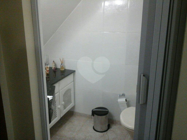 Casa de Vila à venda com 4 quartos, sendo 1 suíte,  em Vila Nivi, São Paulo, SP
