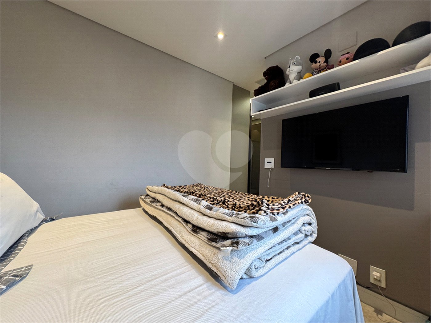 Apartamento à venda com 3 quartos, sendo 1 suíte,  em Jardim Leonor Mendes de Barros, São Paulo, SP