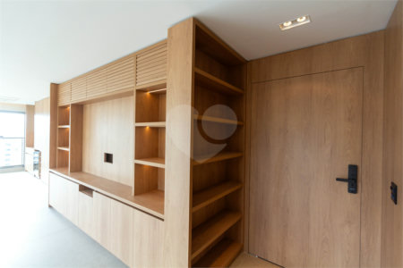 Apartamento à venda ou para alugar com 3 suítes em Moema, São Paulo, SP