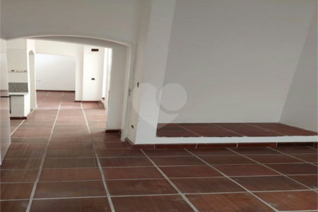 Sobrado à venda com 3 quartos, sendo 2 suítes, em Vila Paulicéia, São Paulo, SP