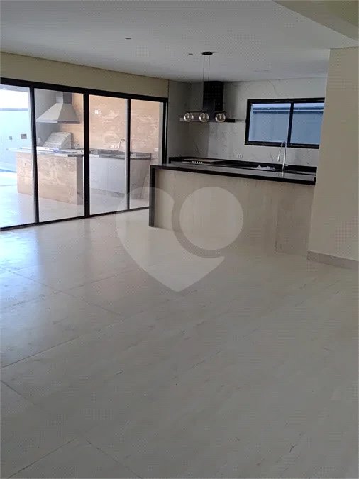 Casa com 3 suítes, piscina e área gourmet em terreno de 360m²