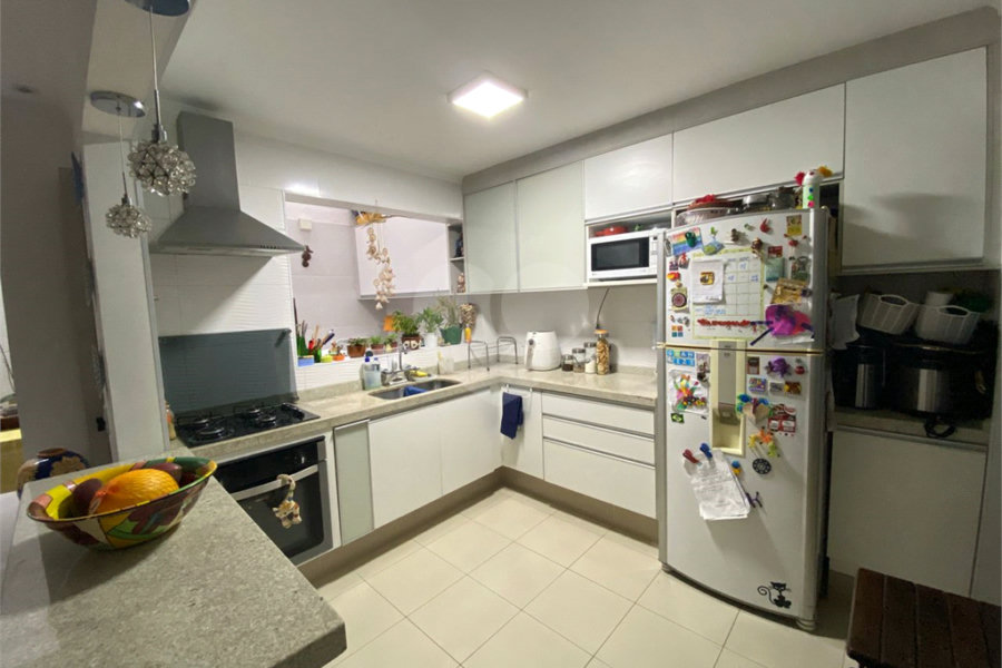 Casa à venda com 3 quartos, sendo 1 suíte, no condomínio Residencial Santa Teresinha, São Paulo - SP