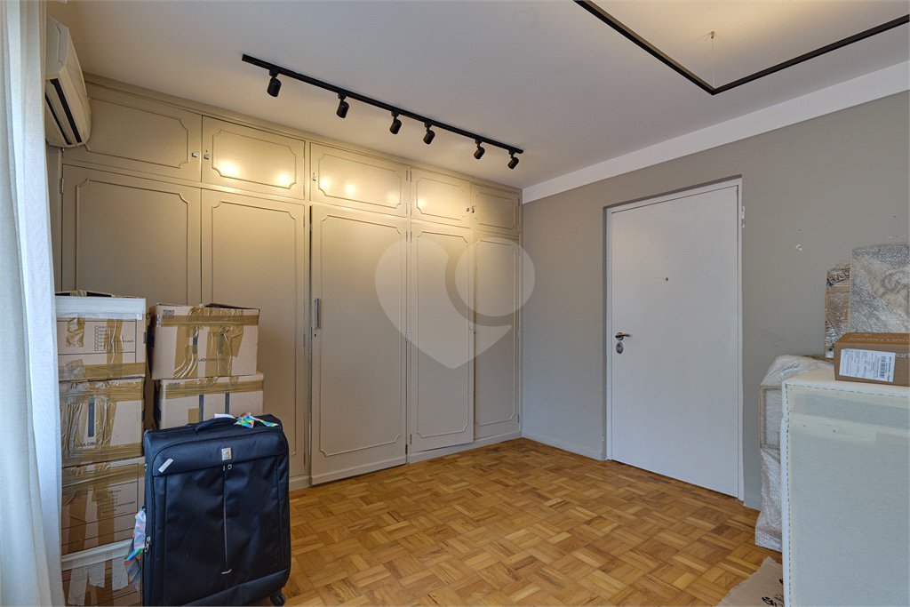 Sobrado à venda com 4 quartos, sendo 2 suítes, em Brooklin Velho, São Paulo, SP