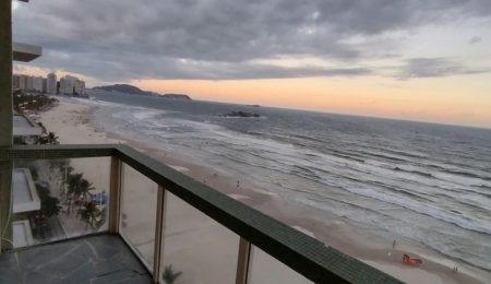 Apartamento com 4 dormitórios à venda, 150 m² por R$ 1.200.000,00 - Praia das Pitangueiras - Guarujá/SP