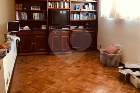 Casa à venda com 4 quartos, sendo 2 suítes, em Jardim das Vertentes, São Paulo, SP