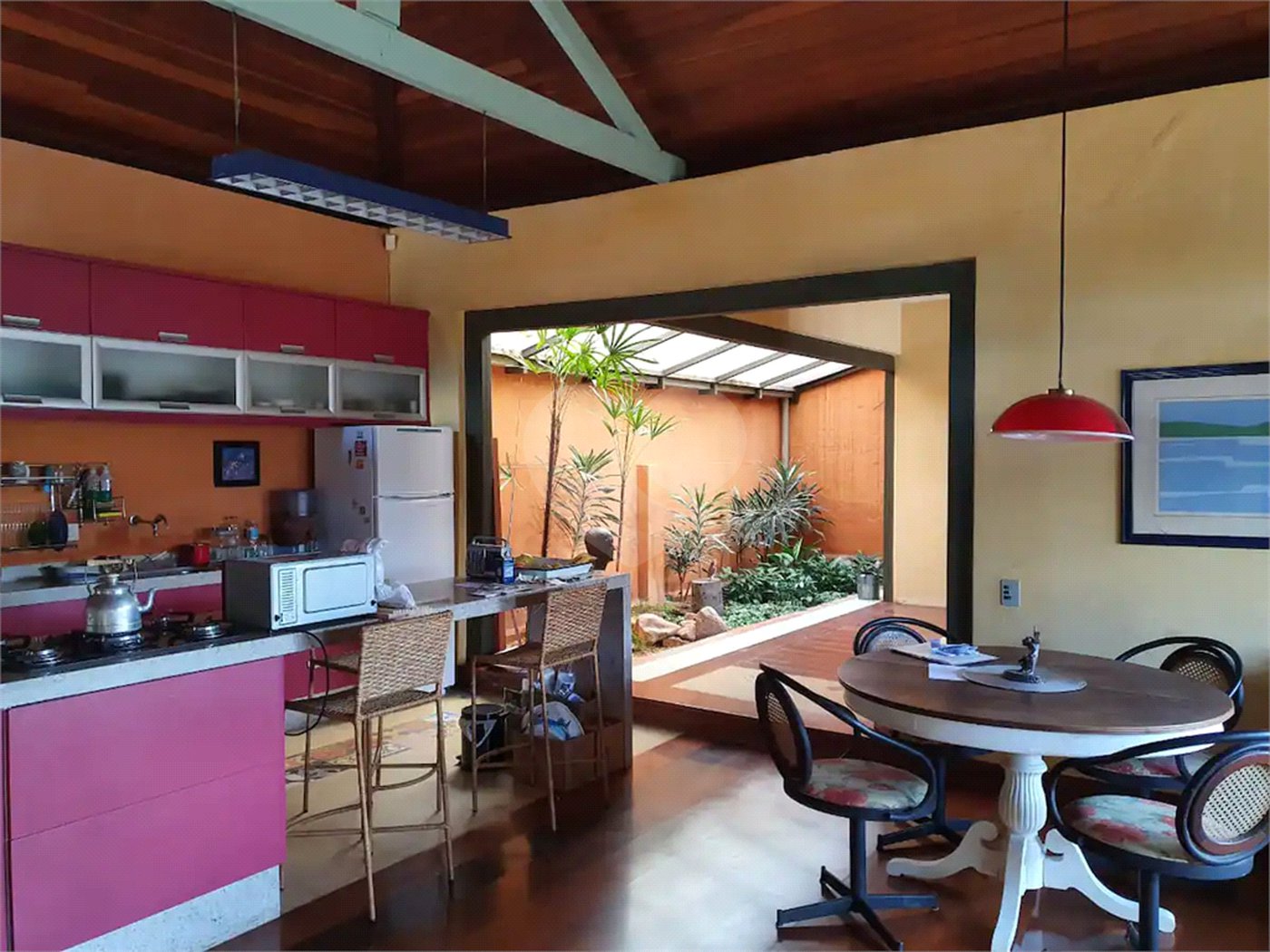 Casa à venda com 3 quartos, sendo 1 suíte, no Centro, São Roque, SP