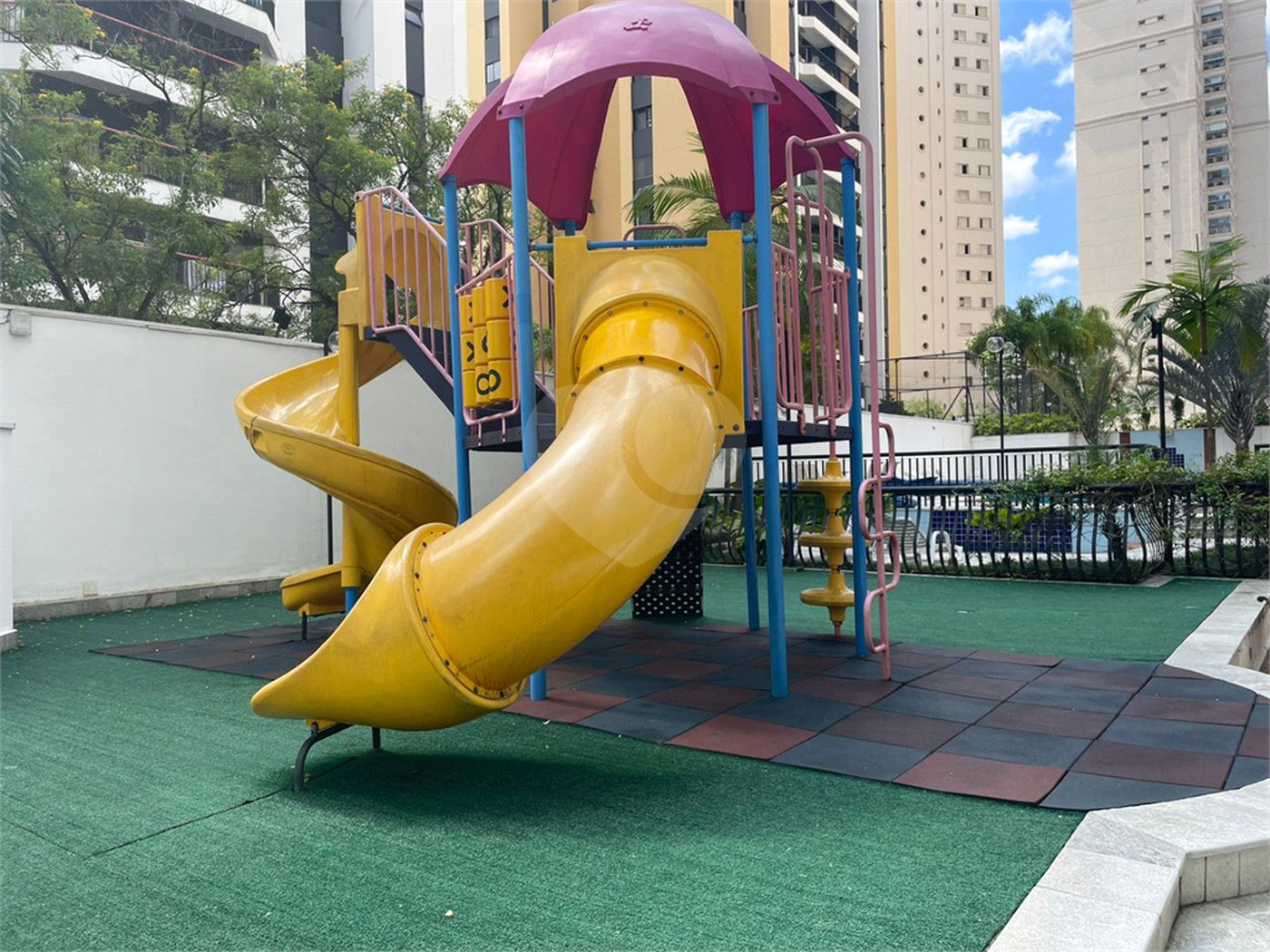 Apartamento para alugar com 3 quartos, sendo 1 suíte, em Indianópolis, São Paulo, SP