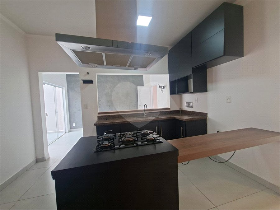 Casa à venda ou para alugar com 3 quartos, sendo 1 suíte, em Vila Aparecida, Itapetininga, SP