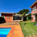Casa à venda com 5 quartos, sendo 3 suítes, no condomínio Santa Teresa 1, Vinhedo - SP