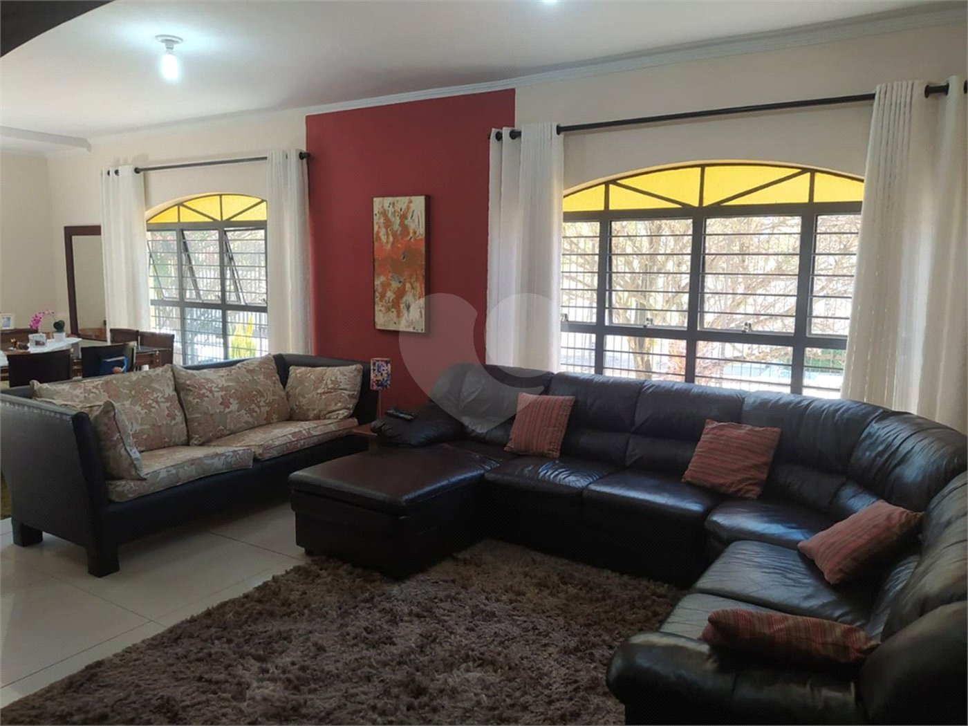Casa à venda ou para alugar com 3 quartos, sendo 1 suíte, em Estação, São Roque, SP