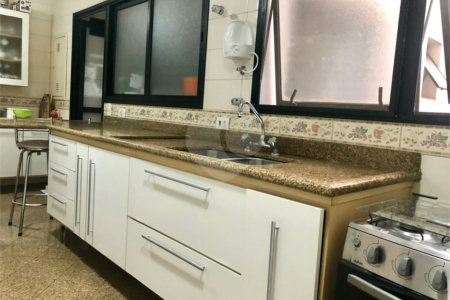 Apartamento à venda com 3 quartos, sendo 2 suítes, em Real Parque, São Paulo, SP