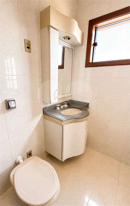 Sobrado à venda com 4 quartos, sendo 2 suítes, em Vila Pires, Santo André, SP