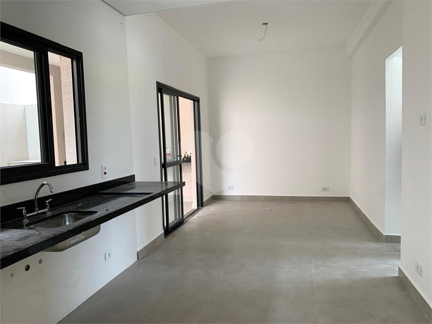 Casa à venda com 3 suítes no condomínio Residencial Celina, Atibaia - SP