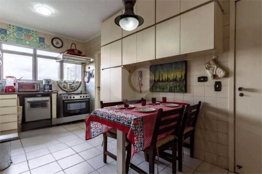 Apartamento à venda com 3 quartos, sendo 1 suíte,  em Vila Andrade, São Paulo, SP