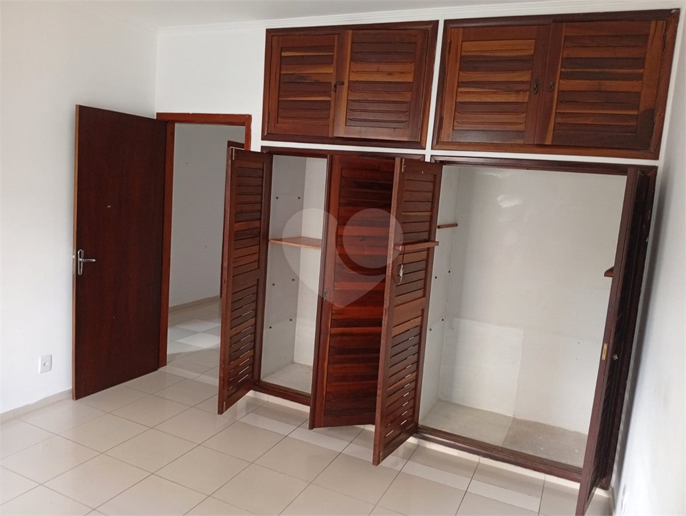Casa para alugar com 9 quartos, sendo 3 suítes, em Jardim Panorama, Sorocaba, SP