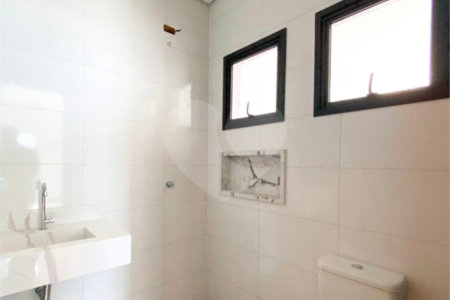 Casa à venda com 2 quartos, sendo 1 suíte, no condomínio Residencial Beija Flor, Atibaia - SP