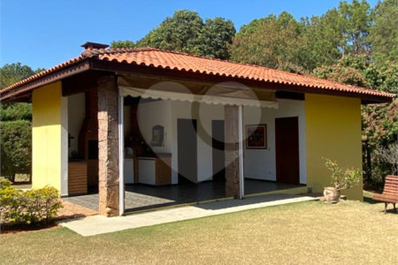 Casa à venda com 4 quartos, sendo 2 suítes, no condomínio Monte Belo, Salto - SP