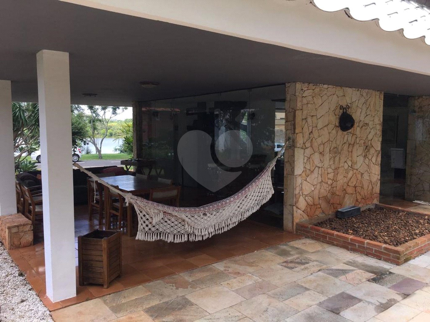 Casa à venda com 3 quartos, sendo 1 suíte, no condomínio Lago Azul, Araçoiaba da Serra - SP