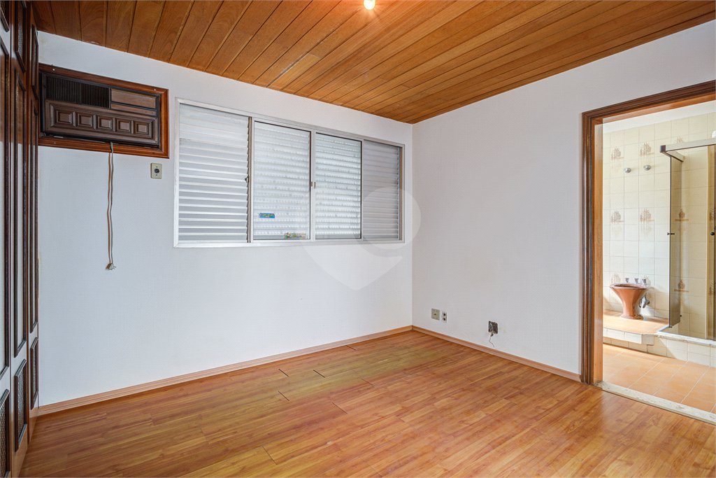 Casa à venda com 5 quartos, sendo 3 suítes, em Alto da Boa Vista, São Paulo, SP