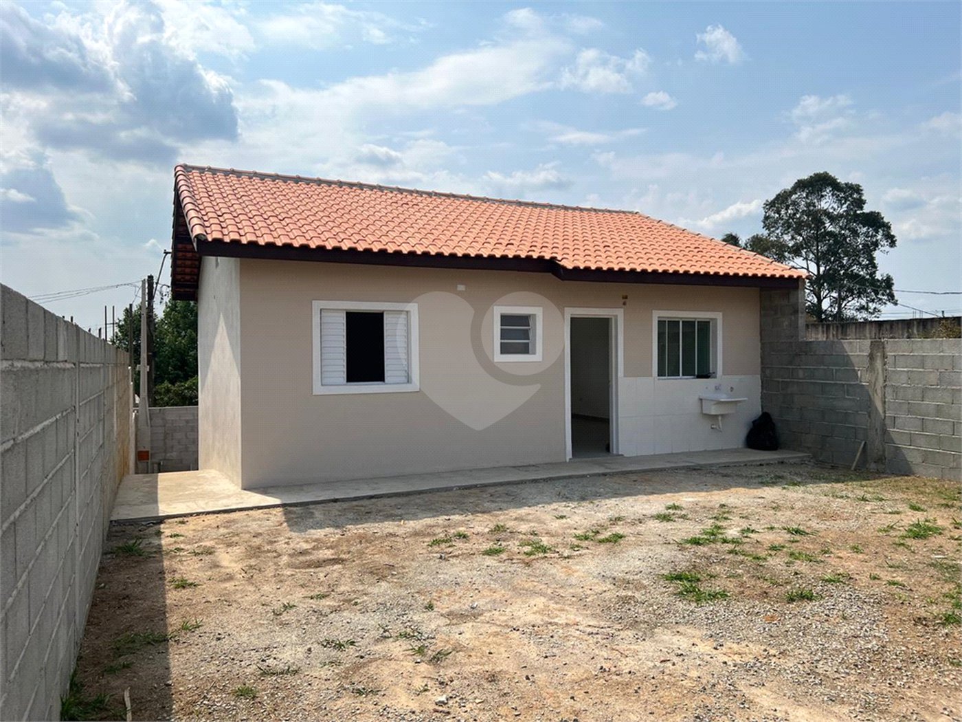 Casa à venda com 2 quartos, sendo 1 suíte, em Vila Vilma (mailasqui), São Roque, SP