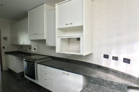 Casa à venda com 4 suítes no condomínio Estância Marambaia, Vinhedo - SP