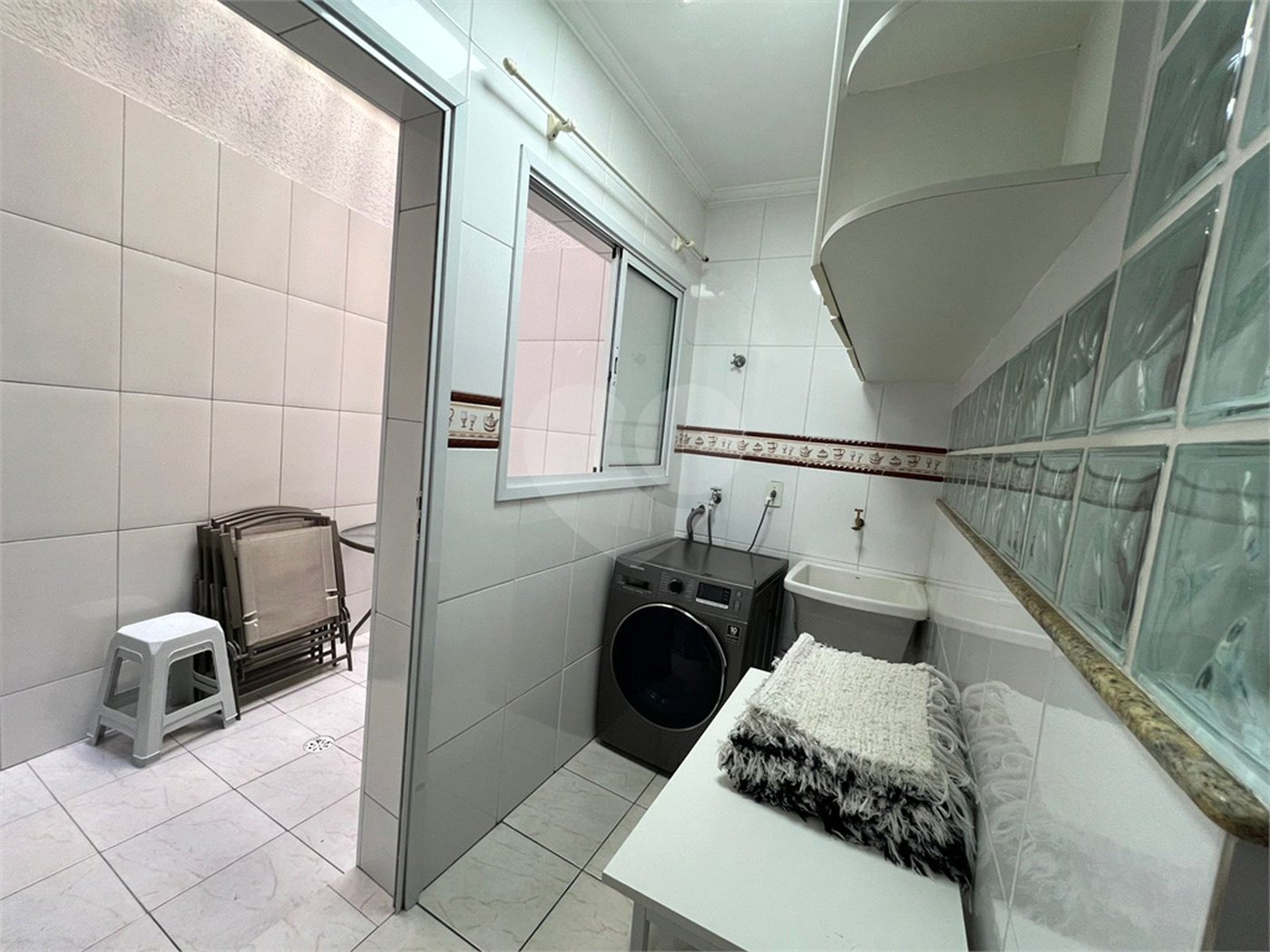 Casa à venda com 3 quartos, sendo 2 suítes,  no condomínio Mirante do Vale, São Paulo - SP