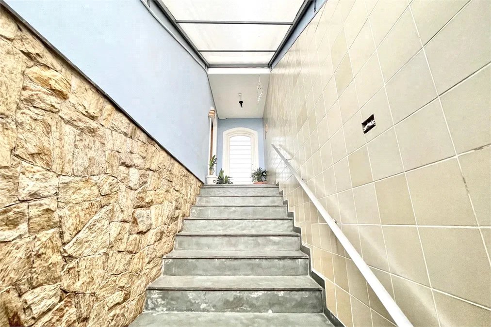 Sobrado à venda com 3 quartos, sendo 1 suíte, em Vila Vitório Mazzei, São Paulo, SP