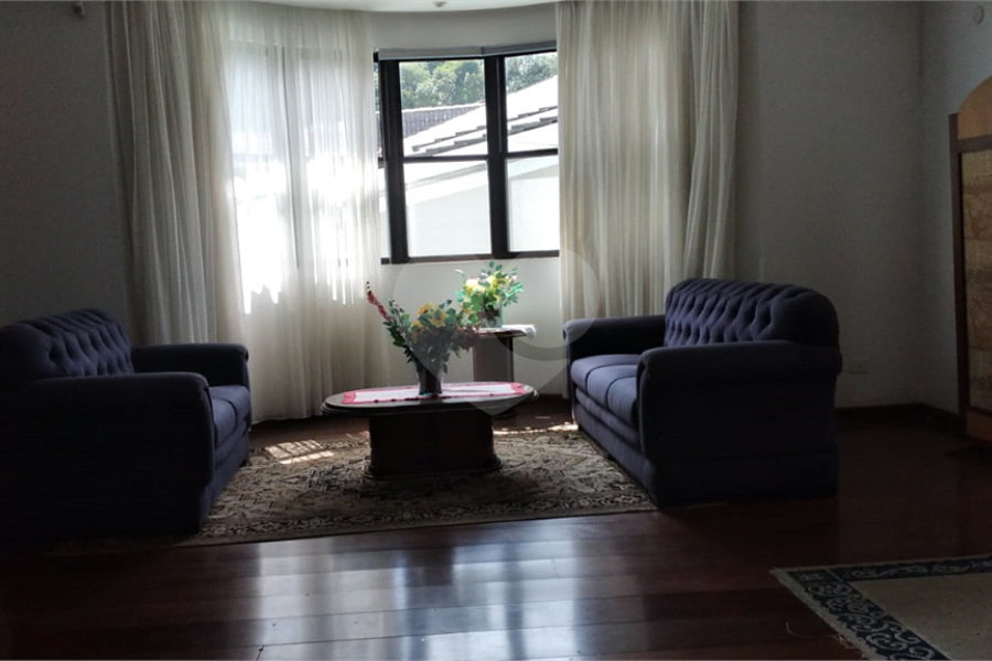Sobrado à venda com 4 quartos, sendo 2 suítes, em Horto, São Paulo, SP