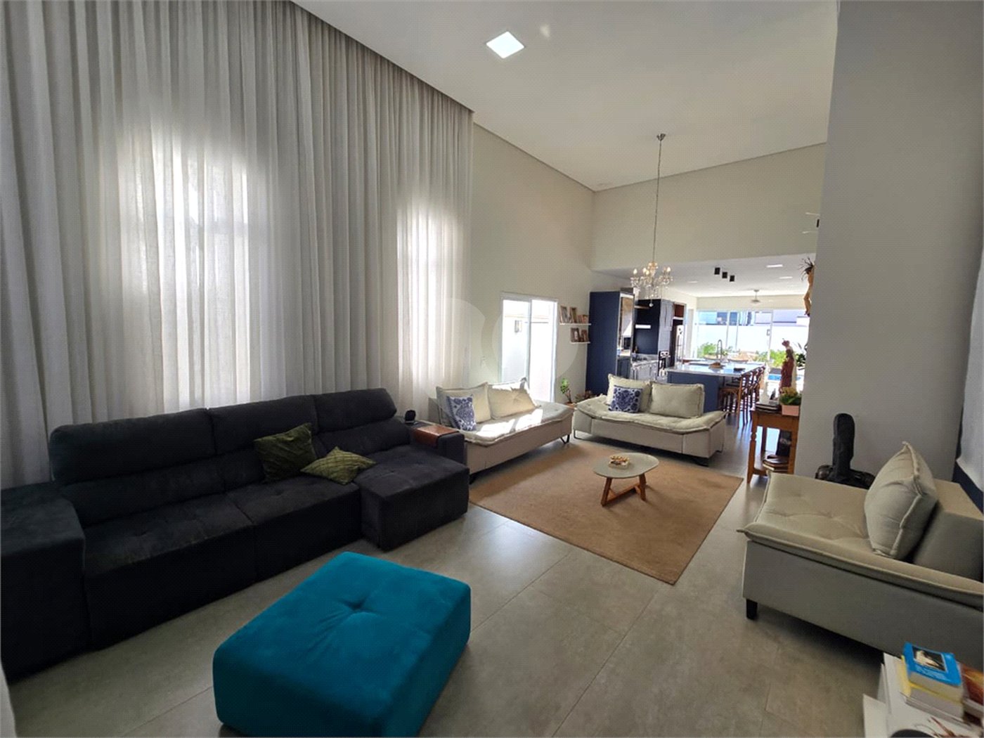 Casa à venda com 3 quartos, sendo 2 suítes, no condomínio Golden, Itapetininga - SP