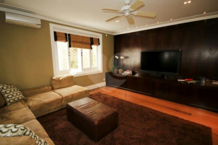 Casa à venda com 3 quartos, sendo 2 suítes,  em Vila Tramontano, São Paulo, SP