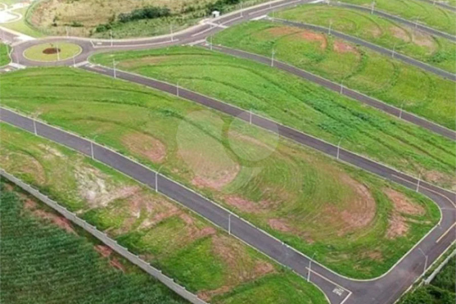 Terreno a venda com 300 metros quadrados no Condomínio Soleil