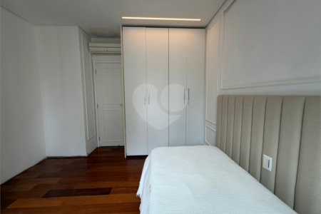Apartamento à venda com 4 quartos, sendo 3 suítes, em Itaim Bibi, São Paulo, SP
