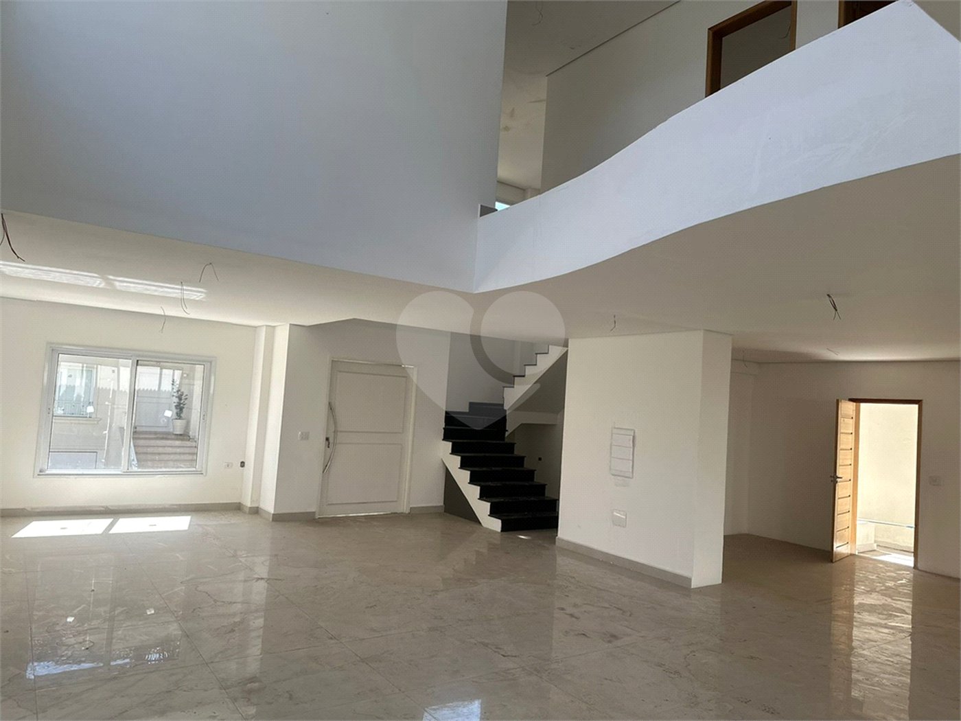 Casa à venda com 4 suítes no condomínio Villaggio Houda, São Paulo - SP