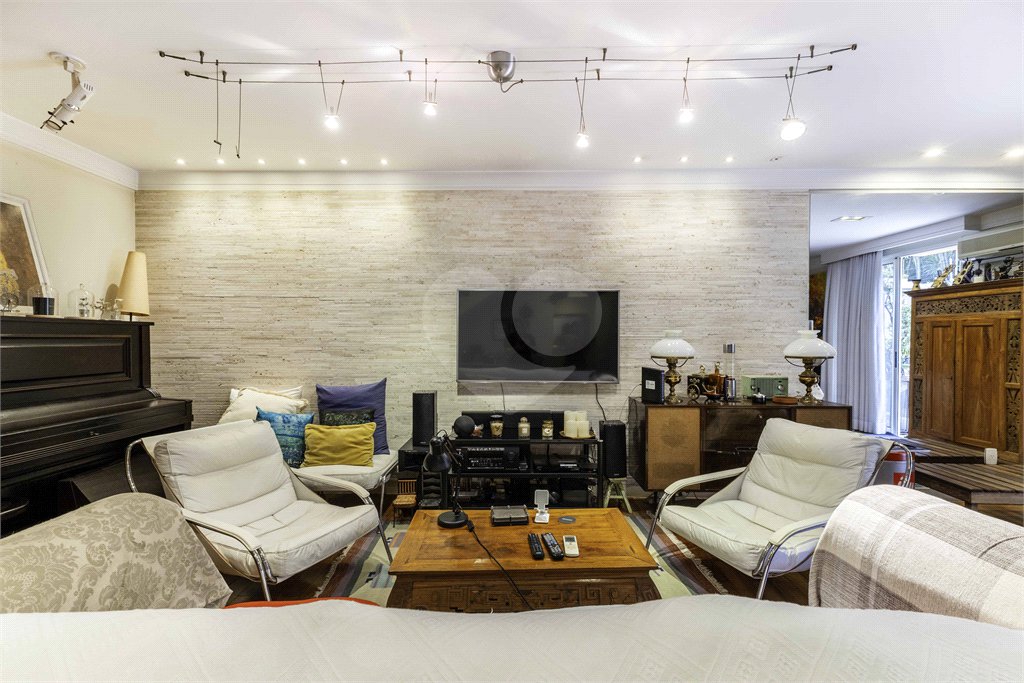 Duplex para alugar com 4 quartos, sendo 3 suítes, em Alto de Pinheiros, São Paulo, SP