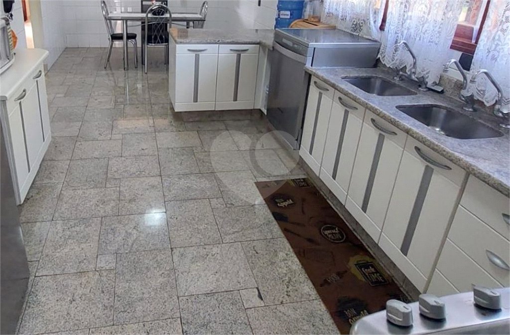 Casa à venda com 4 quartos, sendo 2 suítes, no condomínio Vivendas do Lago, Sorocaba - SP
