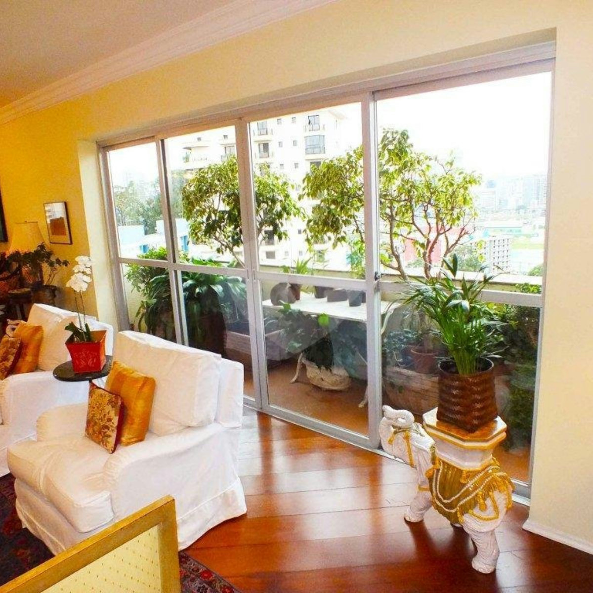 Apartamento à venda com 3 suítes em Real Parque, São Paulo, SP