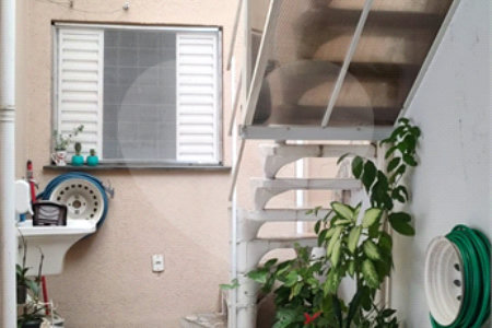 Sobrado à venda com 3 quartos em Vila Maria de Maggi, Suzano, SP