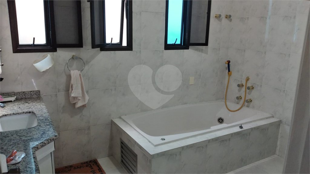 Sobrado à venda com 4 quartos, sendo 2 suítes, em Horto, São Paulo, SP