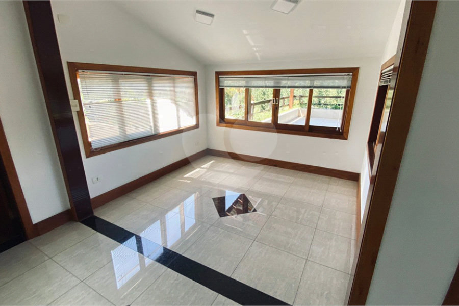 Casa à venda com 5 suítes no condomínio Suíça da Cantareira, Mairiporã - SP