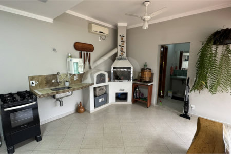 Casa à venda com 3 suítes no condomínio Residencial Delle Stelle, Louveira - SP