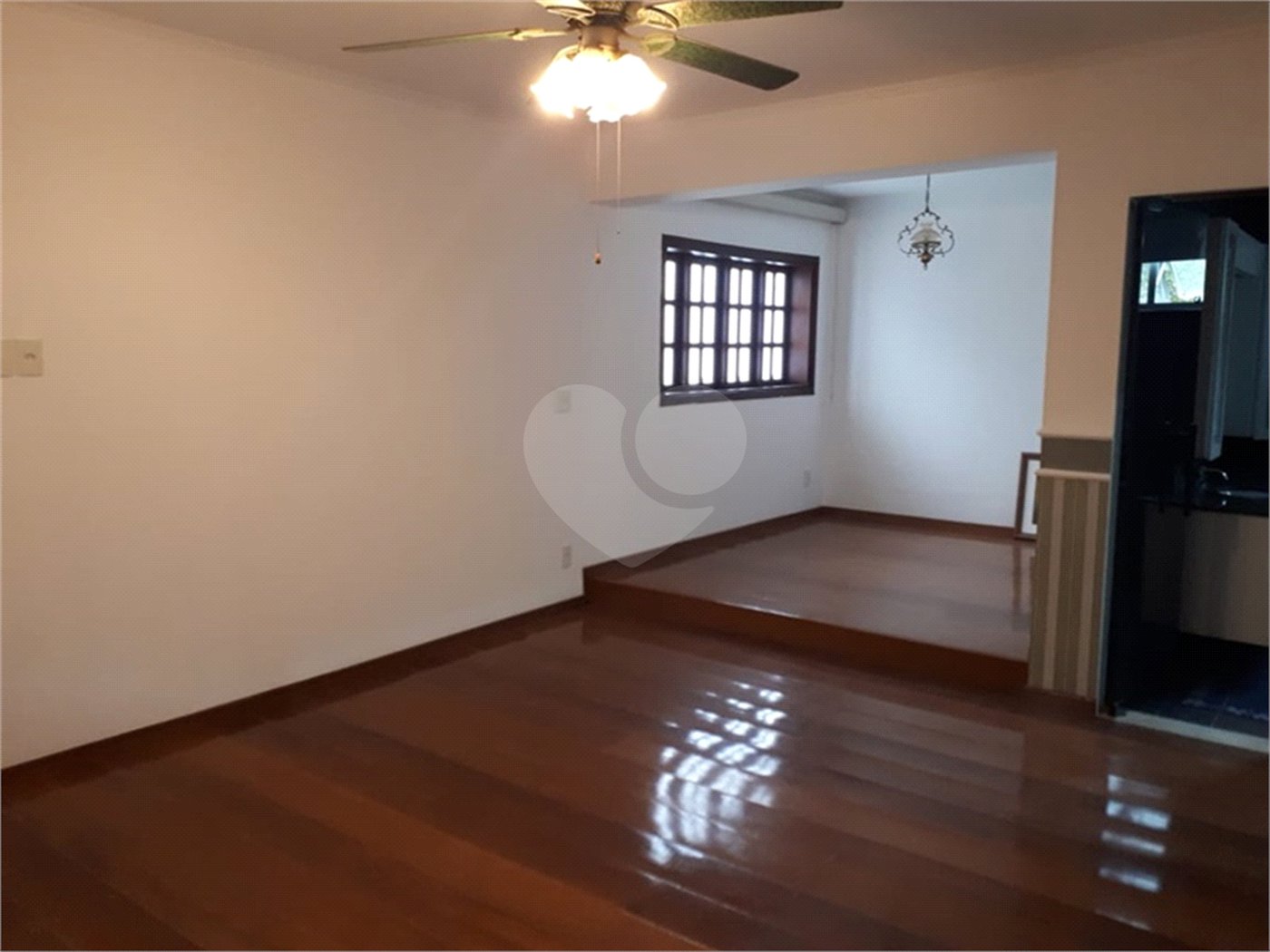 Sobrado à venda com 5 quartos, sendo 3 suítes, em Tremembé, São Paulo, SP