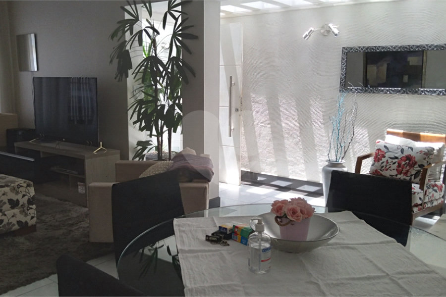 Sobrado à venda com 4 quartos em Tremembé, São Paulo, SP