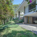 Casa para alugar com 5 quartos, sendo 3 suítes, no condomínio Chácara Flora, São Paulo - SP