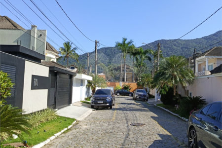 Casa à venda com 4 quartos, sendo 3 suítes, no condomínio Jardins de Florença, Rio de Janeiro - RJ